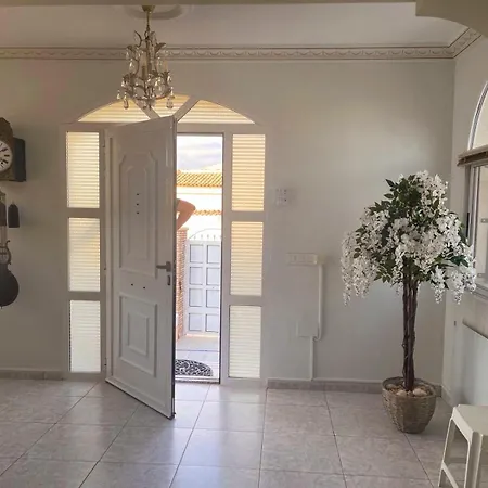 Casa Valdi, Fantastic 4 Bedroom House With Private,heated Swimming Pool And Barbecue