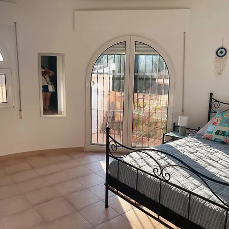 Casa Valdi, Fantastic 4 Bedroom House With Private,heated Swimming Pool And Barbecue