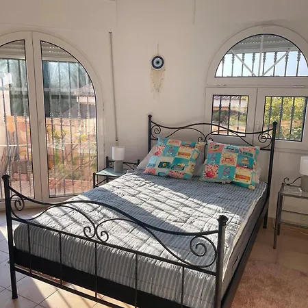 Casa Valdi, Fantastic 4 Bedroom House With Private,heated Swimming Pool And Barbecue Holiday home