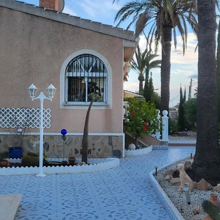 別荘 Casa Valdi, Fantastic 4 Bedroom House With Private,heated Swimming Pool And Barbecue