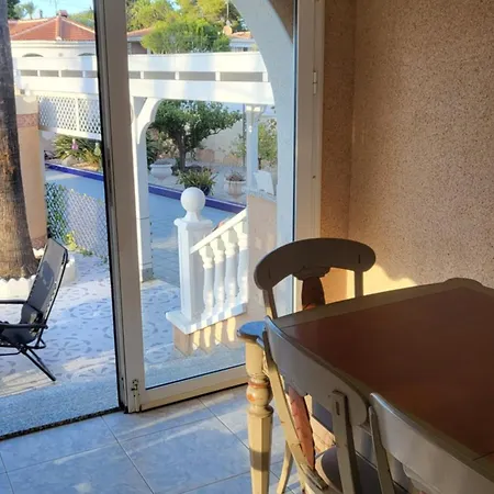 Casa Valdi, Fantastic 4 Bedroom House With Private,heated Swimming Pool And Barbecue 別荘 シウダー・ケサダ