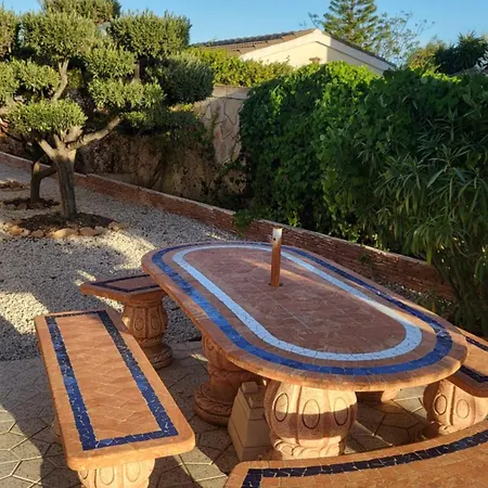 Casa Valdi, Fantastic 4 Bedroom House With Private,heated Swimming Pool And Barbecue Holiday home