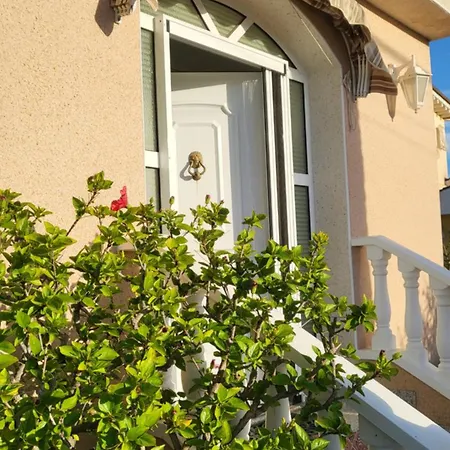 Casa Valdi, Fantastic 4 Bedroom House With Private,heated Swimming Pool And Barbecue Holiday home