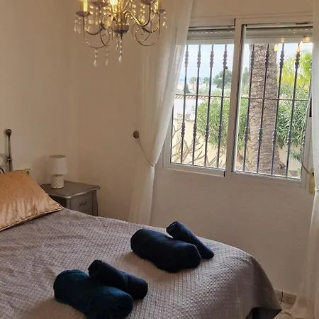 Casa Valdi, Fantastic 4 Bedroom House With Private,heated Swimming Pool And Barbecue * Ciudad Quesada