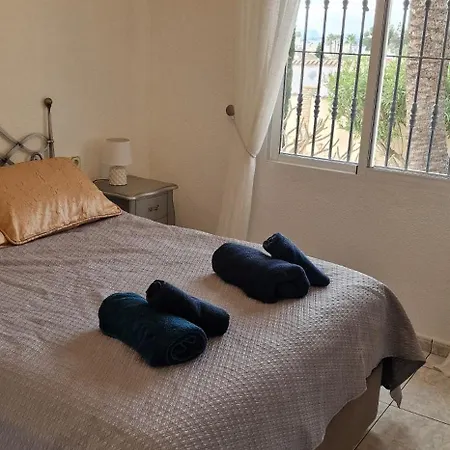 Casa Valdi, Fantastic 4 Bedroom House With Private,heated Swimming Pool And Barbecue Holiday home *