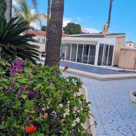 Casa Valdi, Fantastic 4 Bedroom House With Private,heated Swimming Pool And Barbecue Holiday home Ciudad Quesada