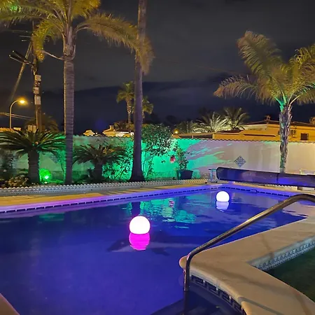別荘 Casa Valdi, Fantastic 4 Bedroom House With Private,heated Swimming Pool And Barbecue *